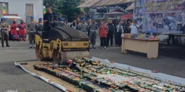 Pemkab Cianjur Musnahkan Ribuan Botol Miras dan Ratusan Ribu Batang Rokok Ilegal