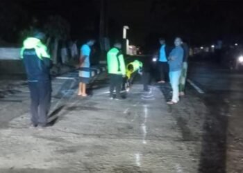 Tabrak Tumpukan Pasir, Pemotor di Parungpanjang Tewas Tertabrak Tronton