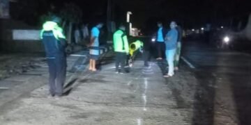 Tabrak Tumpukan Pasir, Pemotor di Parungpanjang Tewas Tertabrak Tronton