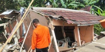 Rumah Ambruk di Ciampea, Satu Orang Luka Tertimpa Reruntuhan