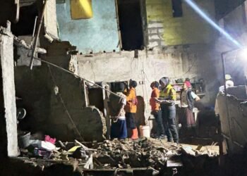 Rumahnya Ambruk, Pria di Megamendung Tertimpa Bangunan