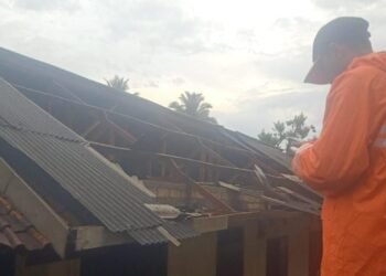 Angin Puting Beliung di Kemang Sebabkan 43 Rumah Warga Rusak