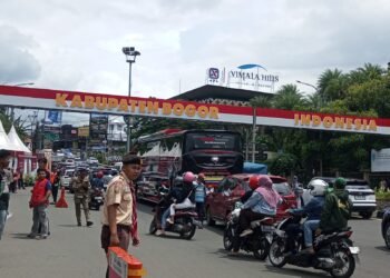 Sehari Jelang Tahun Baru, Ribuan Kendaraan Mulai Masuk Kawasan Puncak