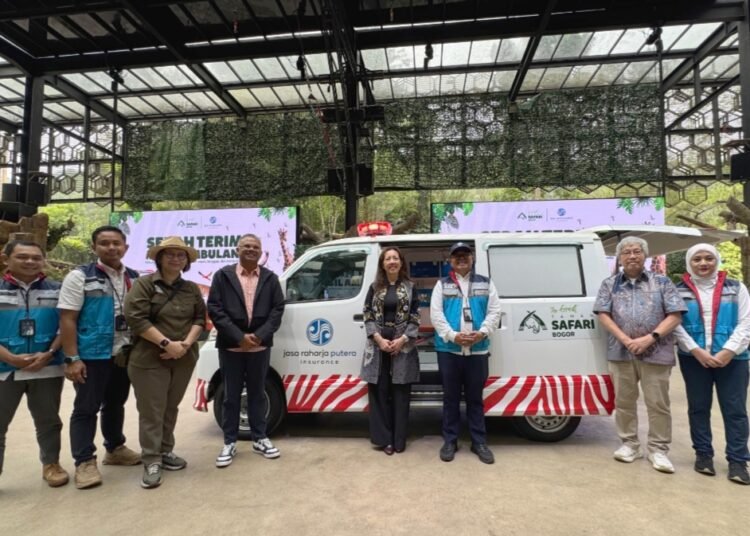Hibah Ambulans Jasaraharja Putera Perkuat Operasional Taman Safari Bogor Saat Libur Nataru