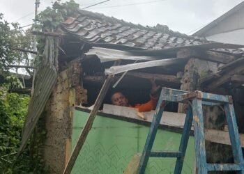Rumah di Cigombong Ambruk Diterjang Angin Kencang, 4 Warga Mengungsi