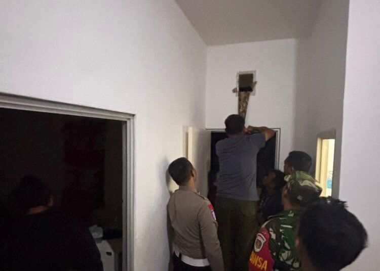 Curiga Rumah Gelap, Warga Klapanunggal Temukan Tetangganya Gantung Diri