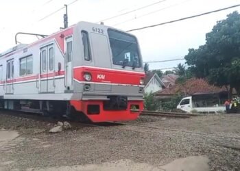 Hendak Nyeberang, Pemotor Tewas Tertabrak Kereta di Parungpanjang 