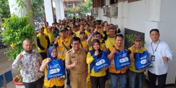 Ratusan Penyapu Jalan di Kota Bogor dapat Sembako Zakat PT Adev Natural Indonesia