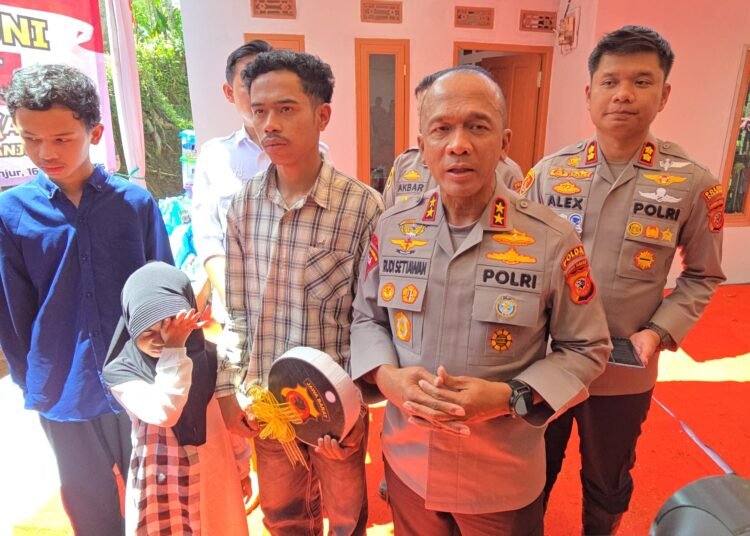 Kolaborasi Polda Jabar Renovasi Rutilahu Warga Cianjur