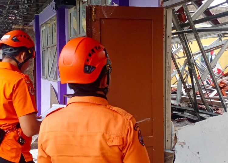 Bangunan SMAN 2 Gunungputri Ambruk Diterjang Angin Kencang