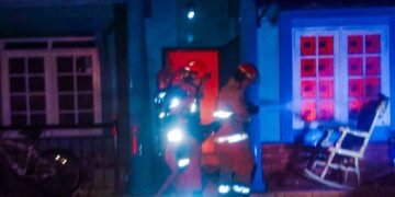 Korsleting Listrik, Rumah 2 Lantai di Gunungputri Terbakar