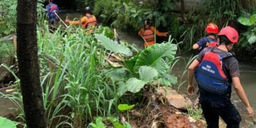 Kakak Beradik Terpeleset di Kali Cibinong, Satu Masih dalam Pencarian