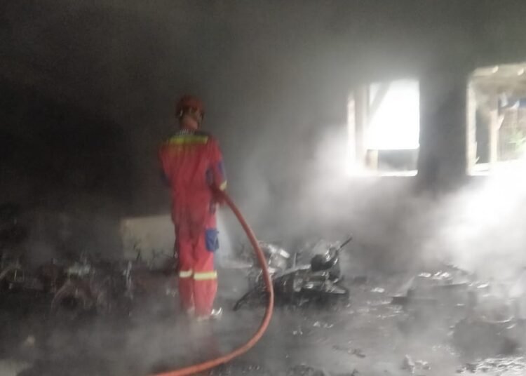 10 Motor Hangus Terbakar di Tempat Parkir di Jalan Mayor Oking Kota Bogor 