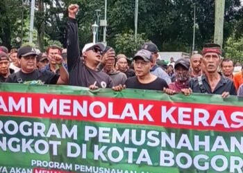 Demo di Balaikota Bogor, Ratusan Sopir Angkot Tolak Penghapusan Angkot