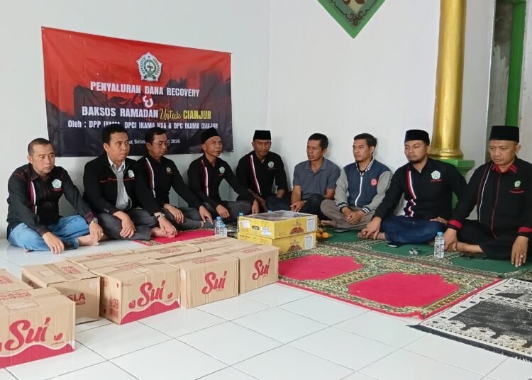 Baksos Ramadan, IKAMA Cianjur Tebar Kepedulian ke Masjid dan Ponpes