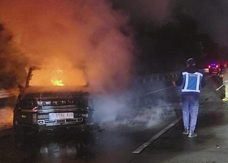 Balap di Tol Jagorawi, Mobil Terbakar hingga Dua Orang Luka