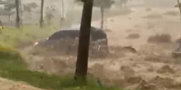 Jalur Utama Presiden Banjir, 1 Unit Mobil Hanyut 