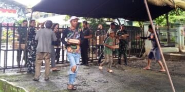 Pusdikzi TNI AD Bagikan Ratusan Paket Buka Puasa untuk Warga