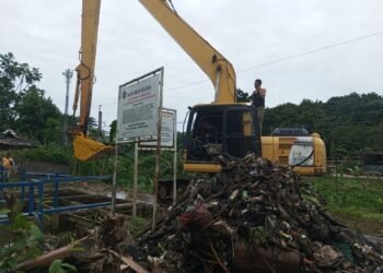 Sampah Menggunung di Situ Cikaret Cibinong Diangkut 28 Truk