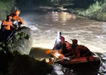 Bocah 8 Tahun Hanyut saat Berenang di Sungai Cisadane Kota Bogor