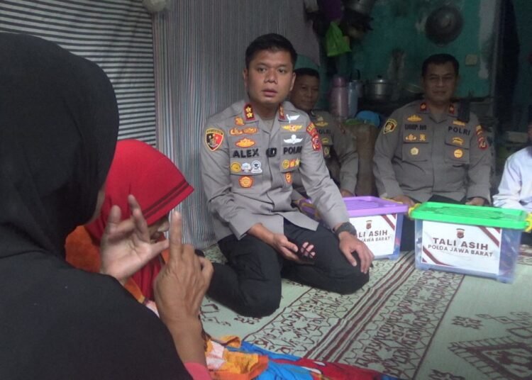 Kapolres Cianjur Datangi Rumah Korban Penganiayaan di Cugenang, Beri Bantuan untuk Keluarga