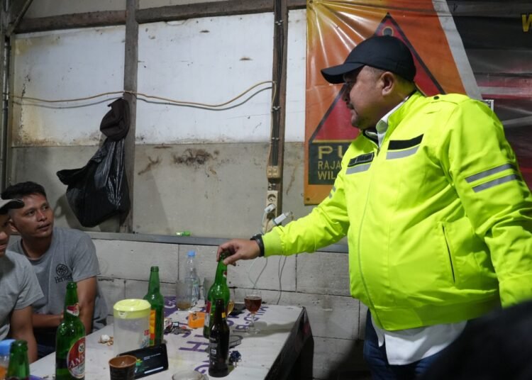 Patroli Skala Besar Digelar, 124 Botol Miras Diamankan Toko Penjual Ditutup