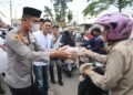 Polres Cianjur Bagi Takjil Ramadan Bersama Mahasiswa