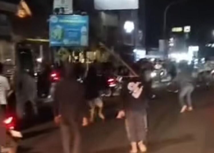 Pakai Sajam dan Bambu Runcing, Pelaku Tawuran di Cileungsi Diburu Polisi