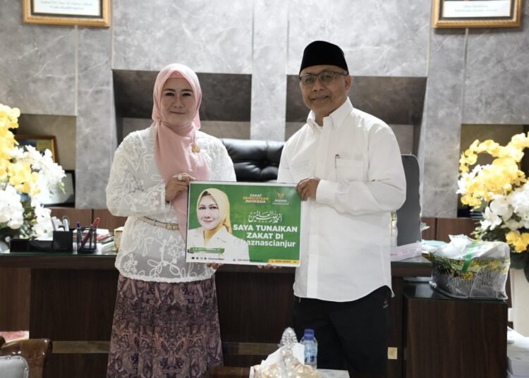 Ketua DPRD Cianjur Metty Triantika Bayar Zakat Mal Lewat Baznas
