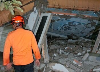 Rumah 2 Lantai di Sukaraja Ambruk Diterjang Hujan Deras