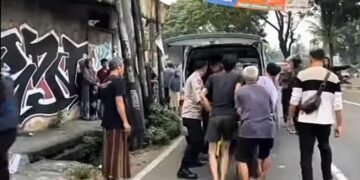 Sempat Dikira Tidur, Warga Kaget Ada Mayat di Pinggir Jalan Raya Cileungsi