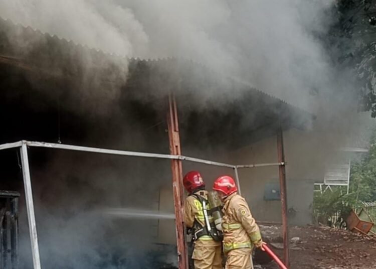 Gegara Pembakaran Sampah, Gudang Komputer BRIN di Cibinong Terbakar 