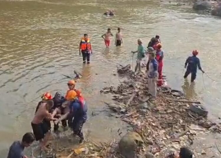 Dua Remaja Tenggelam di Sungai Gunungputri, Satu Tewas