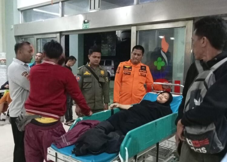 Ibu Hamil di Leuwiliang Luka-luka Usai Tertimpa Material Rumah yang Longsor