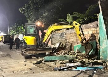 Belasan Bangunan Liar di Jalan Cipinanggading Bogor Selatan Dibongkar