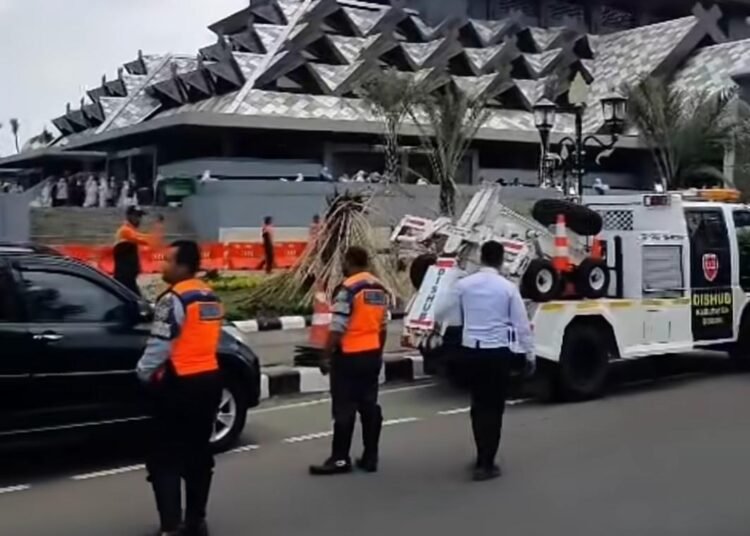 Dishub : Total 17 Kendaraan Ditindak Karena Parkir Sembarangan di Kawasan Stadion Pakansari