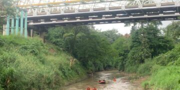 Hari Kelima, Pencarian Lansia Hanyut di Kali Ciliwung Dilakukan hingga Jakarta