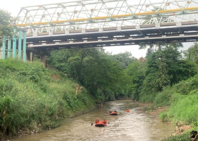 Hari Kelima, Pencarian Lansia Hanyut di Kali Ciliwung Dilakukan hingga Jakarta