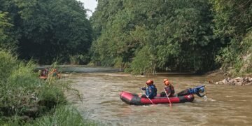 Asik Main Air, Bocah 6 Tahun Hanyut di Sungai Ciliwung Sukaraja