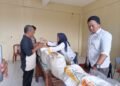 Ribuan Warga Kedung Badak Terima Bansos Beras dan Minyak 
