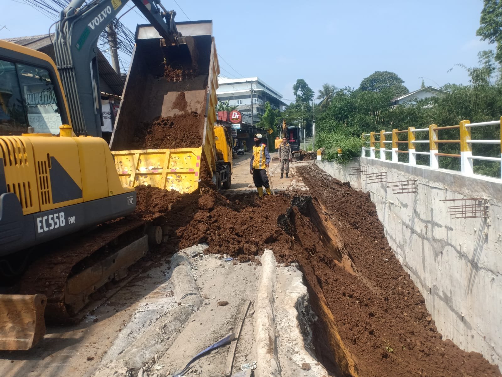 Perbaikan Jalan Longsor Cikampak–Gunung Bunder Dipercepat, Warga Bogor Bersyukur
