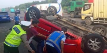 Sopir Ngantuk, LCGC Terguling di Tol Jagorawi Citeureup 