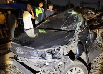 Mobil Tertabrak Kereta Usai Masuk Lintasan Rel di Tanah Sareal