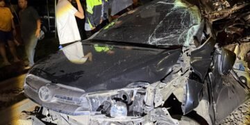 Mobil Tertabrak Kereta Usai Masuk Lintasan Rel di Tanah Sareal