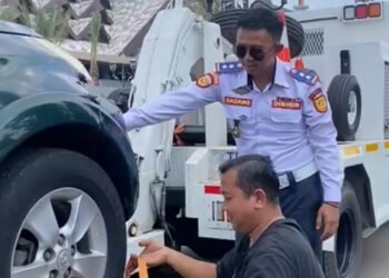Parkir Sembarangan di Kawasan Pakansari, Mobil Diderek Dishub