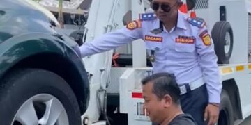 Parkir Sembarangan di Kawasan Pakansari, Mobil Diderek Dishub