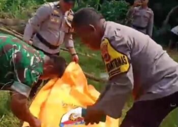 Ditemukan Mengambang di Kali, Mayat Pria Berbaju TNI Gegerkan Warga Pakansari 
