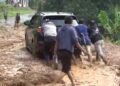 Akses Gunung Padang Cianjur Terputus Akibat Longsor, Satu Keluarga Sempat Terjebak