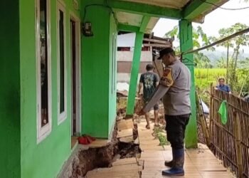 Pergerakan Tanah di Cianjur Rusak Rumah Warga dan Lahan Pertanian