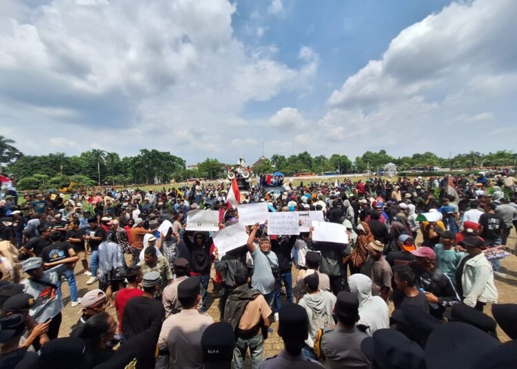 Ancam Ekonomi, Warga 3 Kecamatan Desak Aktivitas Tambang Kembali Dibuka